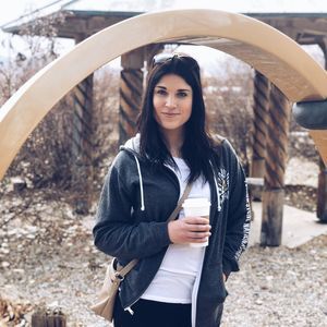 Meet your Posher, Hilary